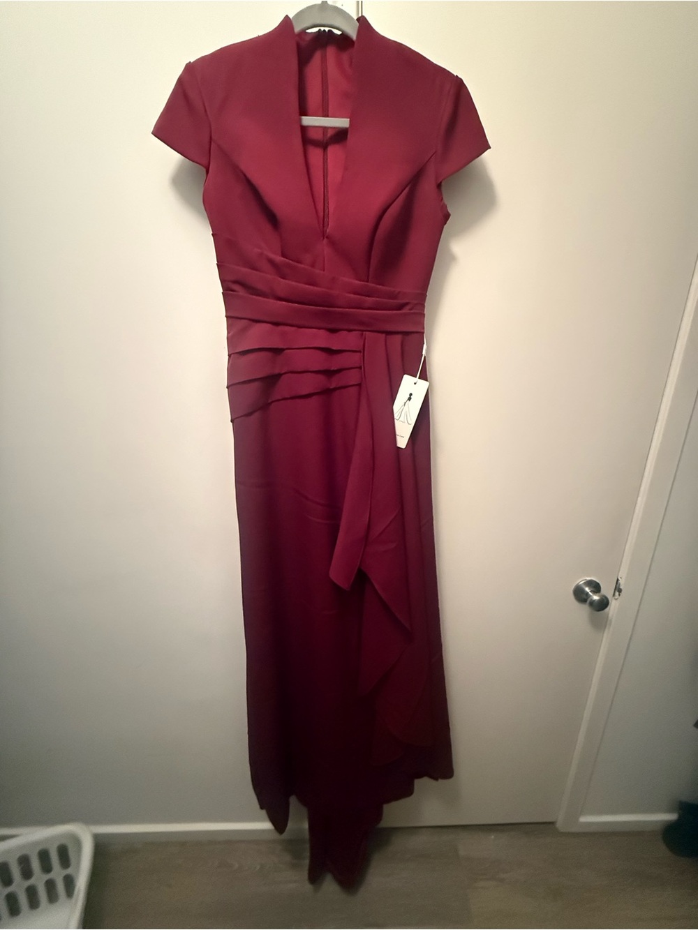 Elegant Burgundy Midi Dress with Draped Waist